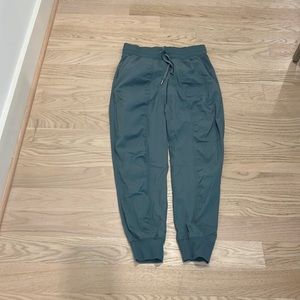 Women's not lined green 6 Luluemon dance studio joggers